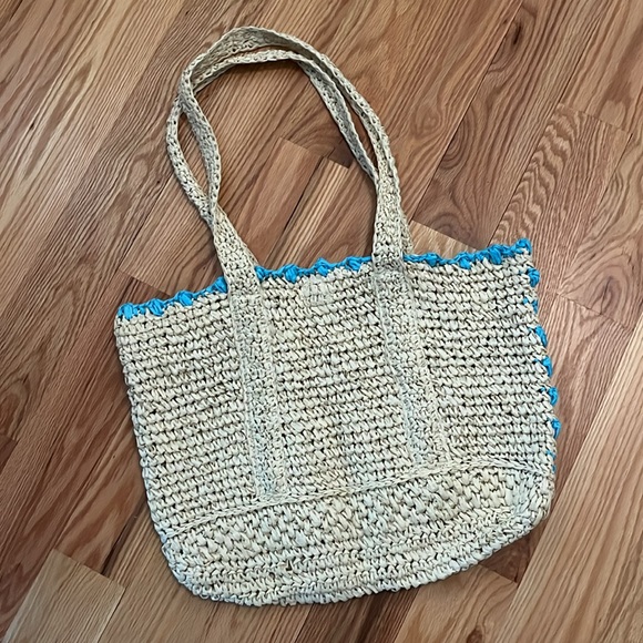 btb Los Angeles Lisbeth Pompom Straw Tote Beach Bag with contrast trim in aqua - Picture 3 of 7